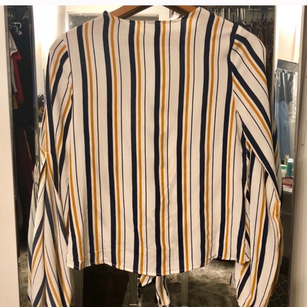 Never worn Lulu’s striped tie front top - Picture 3 of 3